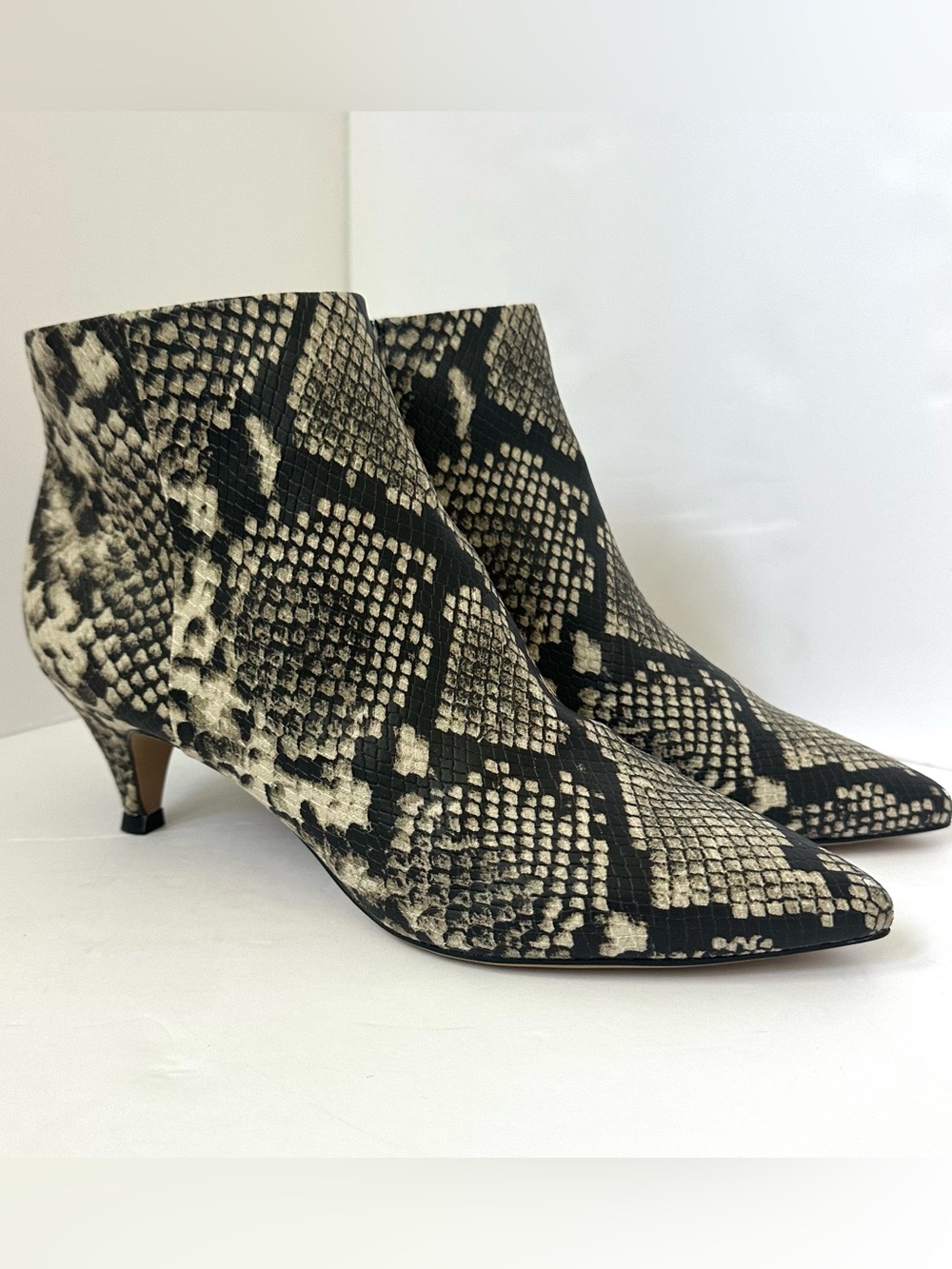 Kirby Snakeskin Booties Circus by Sam Edelman 8.5 Kitten Heel Black & Cream EUC